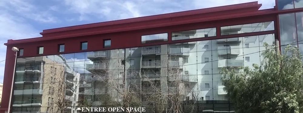 Façade du Centre d'Affaires Antibes, espace coworking